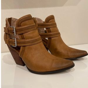 Charles by Charles David Women's Camel Cutout w Buckles NAVAL Bootie